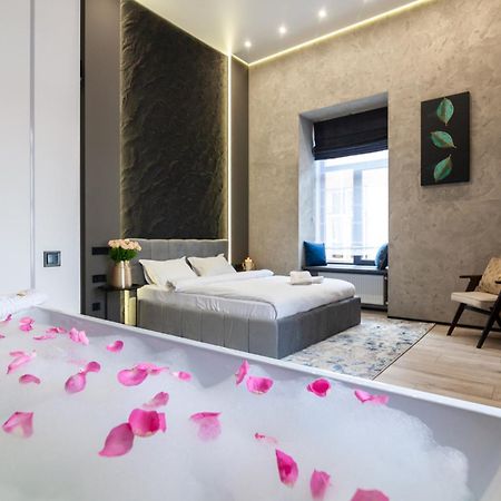 Royal Romantic Apartment With Bathtub Львів Екстер'єр фото