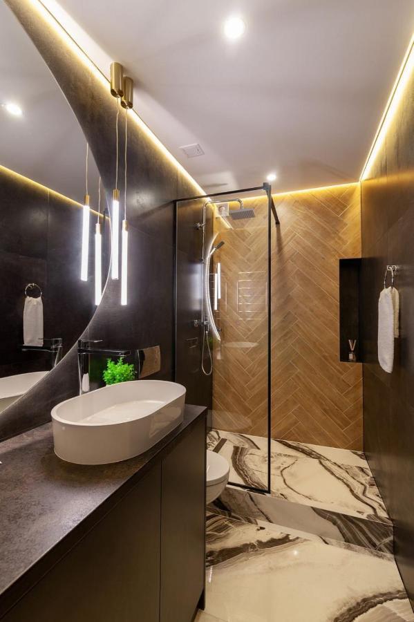 Royal Romantic Apartment With Bathtub Львів Екстер'єр фото