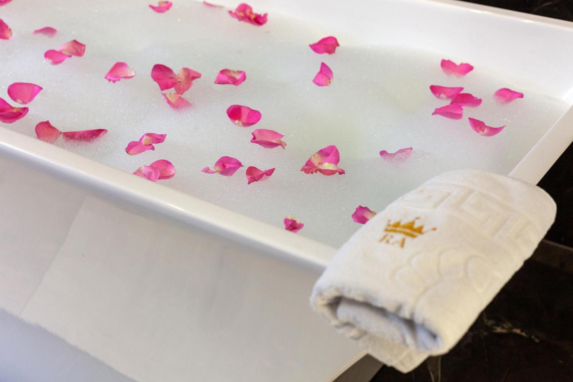 Royal Romantic Apartment With Bathtub Львів Екстер'єр фото